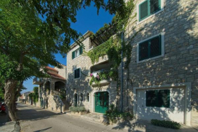 Apartments with WiFi Postira, Brac - 22196
